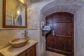 Castle Cave Hotel