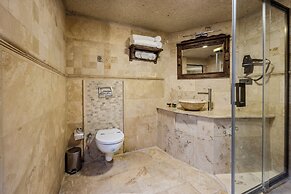 Castle Cave Hotel