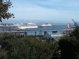 Homeport Historic Bed & Breakfast/Inn c 1858