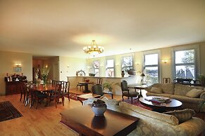 Homeport Historic Bed & Breakfast/Inn c 1858