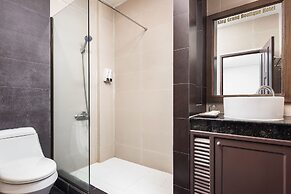 King Grand Boutique Hotel