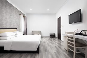 King Grand Boutique Hotel