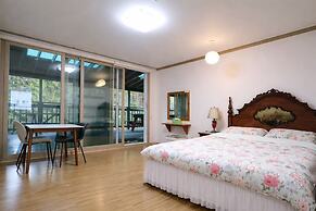 Bellus Rose Pension Hotel
