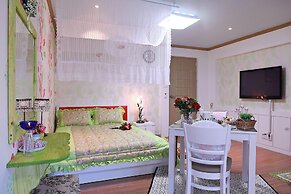 Bellus Rose Pension Hotel