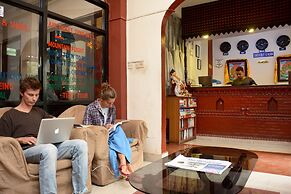 Hotel Silver Home - Hostel