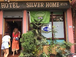 Hotel Silver Home - Hostel