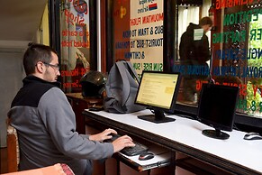 Hotel Silver Home - Hostel