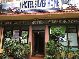 Hotel Silver Home - Hostel