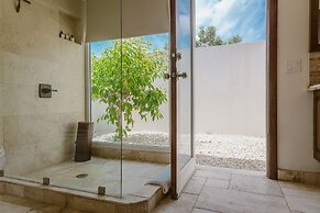 Almond Beach Resort at Jaguar Reef