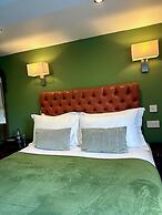 The Oak Tree Inn