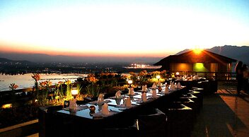 Taj Dal View Srinagar