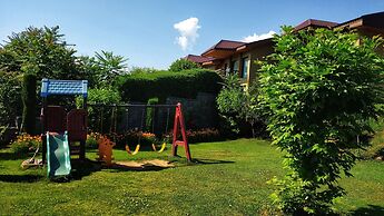 Taj Dal View Srinagar