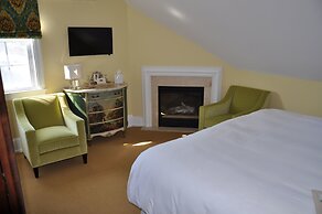 Peter Shields Inn & Restaurant