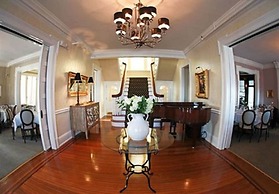 Peter Shields Inn & Restaurant