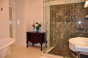 Peter Shields Inn & Restaurant