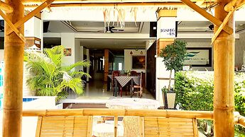 Green Harbor Hotel & Service Apartment