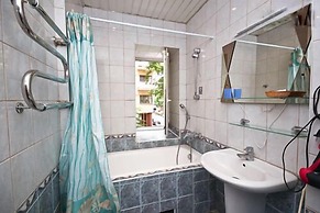 Moscow Kremlin Deluxe Apartment