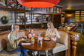 The Manor West Hotel & Leisure Club