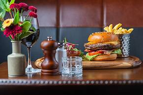 The Manor West Hotel & Leisure Club