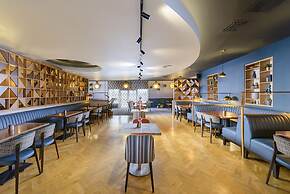 The Manor West Hotel & Leisure Club