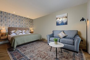 The Manor West Hotel & Leisure Club