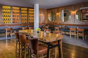 The Manor West Hotel & Leisure Club