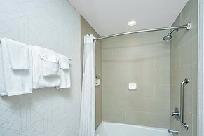 Holiday Inn Express & Suites Charleston Arpt-Conv Ctr Area