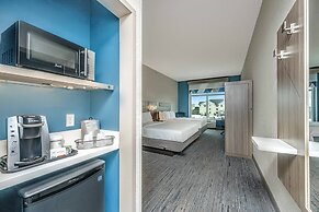 Holiday Inn Express Hotel & Suites Charleston Arpt-Conv Ctr by IHG