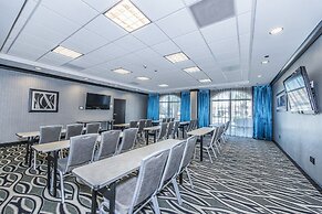 Holiday Inn Express Hotel & Suites Charleston Arpt-Conv Ctr by IHG