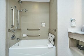 Holiday Inn Express Hotel & Suites Charleston Arpt-Conv Ctr by IHG