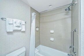 Holiday Inn Express Hotel & Suites Charleston Arpt-Conv Ctr by IHG