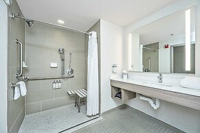Holiday Inn Express Hotel & Suites Charleston Arpt-Conv Ctr by IHG