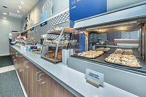 Holiday Inn Express Hotel & Suites Charleston Arpt-Conv Ctr by IHG