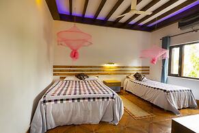 Hotel Parkside & Swimming Pool-Between Greenery and Azure ,Your Perfec