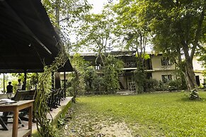 Hotel Parkside & Swimming Pool-Between Greenery and Azure ,Your Perfec