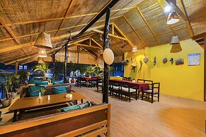 Hotel Parkside & Swimming Pool-Between Greenery and Azure ,Your Perfec