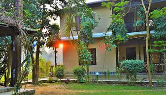 Hotel Parkside & Swimming Pool-Between Greenery and Azure ,Your Perfec