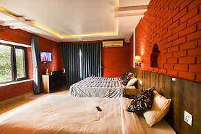 Hotel Parkside & Swimming Pool-Between Greenery and Azure ,Your Perfec