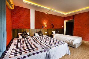 Hotel Parkside & Swimming Pool-Between Greenery and Azure ,Your Perfec