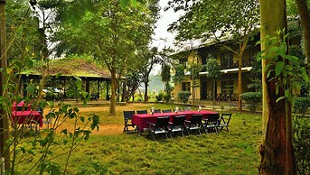 Hotel Parkside & Swimming Pool-Between Greenery and Azure ,Your Perfec