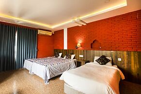 Hotel Parkside & Swimming Pool-Between Greenery and Azure ,Your Perfec