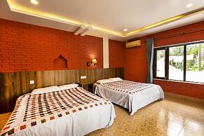 Hotel Parkside & Swimming Pool-Between Greenery and Azure ,Your Perfec