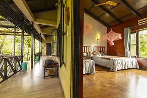 Hotel Parkside & Swimming Pool-Between Greenery and Azure ,Your Perfec