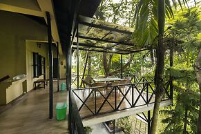 Hotel Parkside & Swimming Pool-Between Greenery and Azure ,Your Perfec