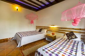 Hotel Parkside & Swimming Pool-Between Greenery and Azure ,Your Perfec