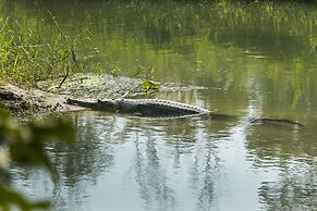 Hotel Parkside & Swimming Pool-Between Greenery and Azure ,Your Perfec