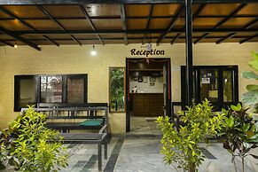 Hotel Parkside & Swimming Pool-Between Greenery and Azure ,Your Perfec