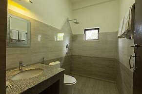 Hotel Parkside & Swimming Pool-Between Greenery and Azure ,Your Perfec