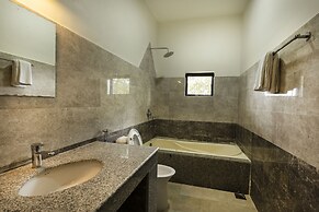 Hotel Parkside & Swimming Pool-Between Greenery and Azure ,Your Perfec