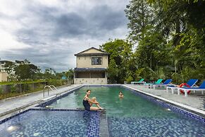 Hotel Parkside & Swimming Pool-Between Greenery and Azure ,Your Perfec